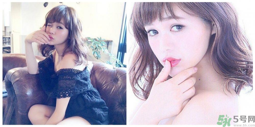 性感的拇指Pose 漂亮女孩必须学会