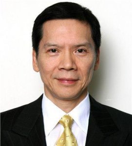 ​香港演艺大佬向华强有两位老婆及3个子女