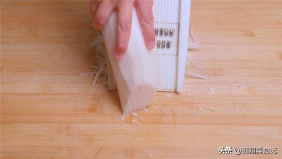 ​白萝卜饺子这样调馅，比三鲜饺子都鲜，好吃不油腻，1次3盘不够吃