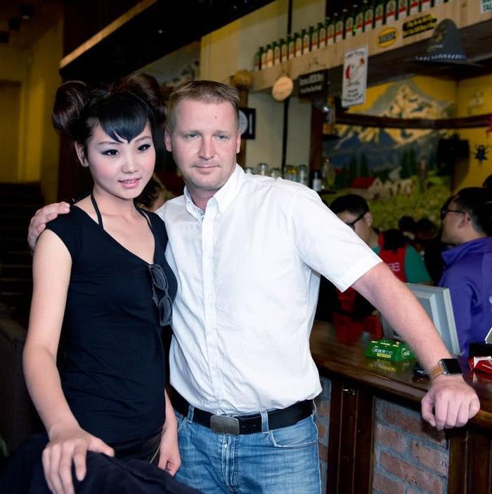 为啥老外戏称中国女孩easy girl，而不敢叫男孩easy boy？
