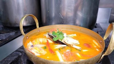 ​泰式美食：冬阴功汤，酸酸辣辣又非常鲜香