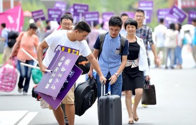 ​“谁先下车谁就输了”，这条地铁学霸含量过高，网友：坐上车就行