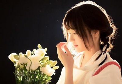 ​和女孩子约会牵手技巧，升级关系必看！