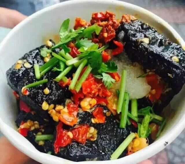 生活大排档最火的8道小吃：臭豆腐排第二名，烤生蚝排在第一名  2