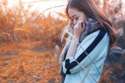 ​女友分手后还爱你的表现，有这些表现就大胆挽回