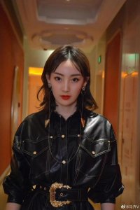 ​主持人马卉直播画面被指疑似含不雅照，本人回应
