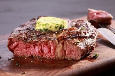 ​牛排煎多久最合适(牛排煎多长时间最合适？老外告诉你，简单省时PK小高姐的水