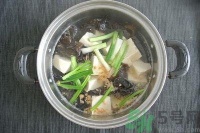 黑木耳可以治便秘吗？黑木耳有什么食疗的方法？