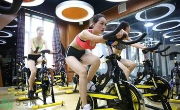 女生可以练腹肌吗?女生怎么练腹肌? 女生可以练腹肌吗?女生怎么练腹肌?