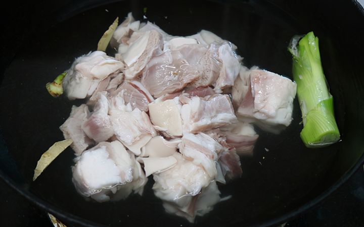 羊肉炖白菜的做法（超好吃的羊肉白菜炖粉条教程）