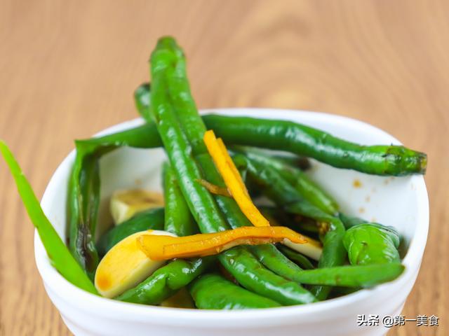 怎么腌辣椒好吃又简单方便(辣椒就该这样吃)(1)