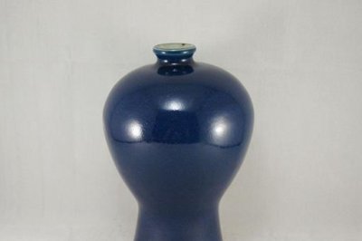 ​明朝蓝釉梅瓶值多少钱?
