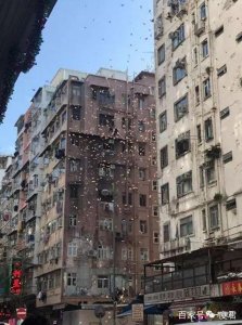 ​香港百元钞从天而降！“钞票雨”你见过吗