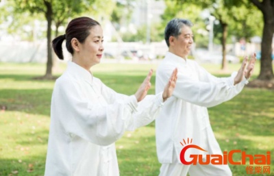​健身气功八段锦对身体有什么好处和功效？练习多久能起作用呢？