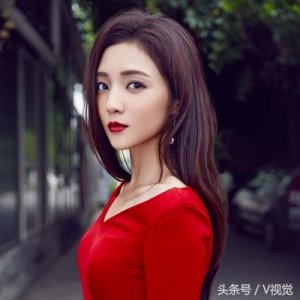 ​尹航在《踏破硝烟》中饰演女一号 董云清