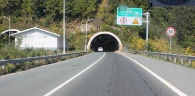 ​高速公路限速120突然出现限速80(高速限速120突然出现限速80怎么办)