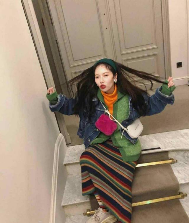 别眨眼! 泫雅热舞胸前衣结不慎散开, 五指撑开也挡不住尴尬?