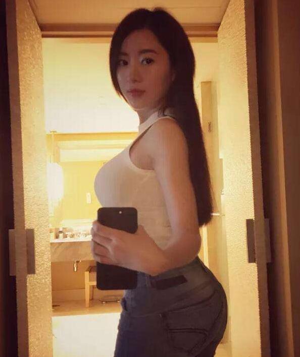 因刘强东走红的蒋聘婷， 国外住豪宅开豪车， 女人味难以抵挡！