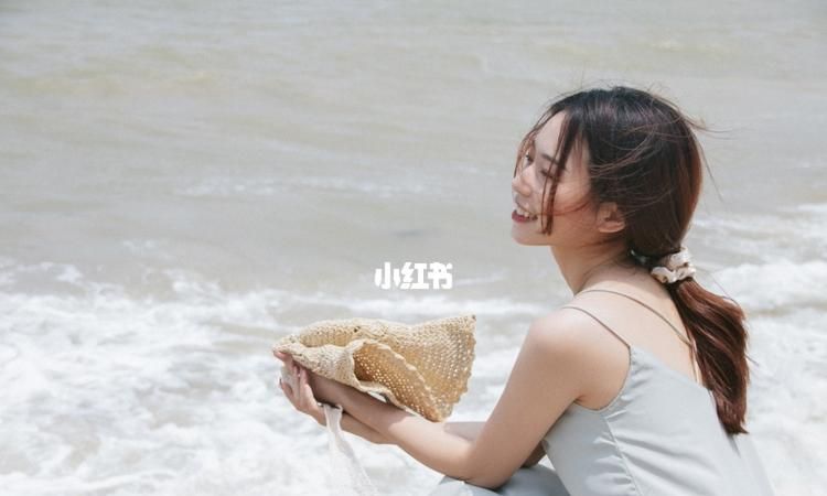 一首歌，是男的唱的，到高潮时大概的歌词是“微笑的星空···带着你环游世界···爱的保险···”