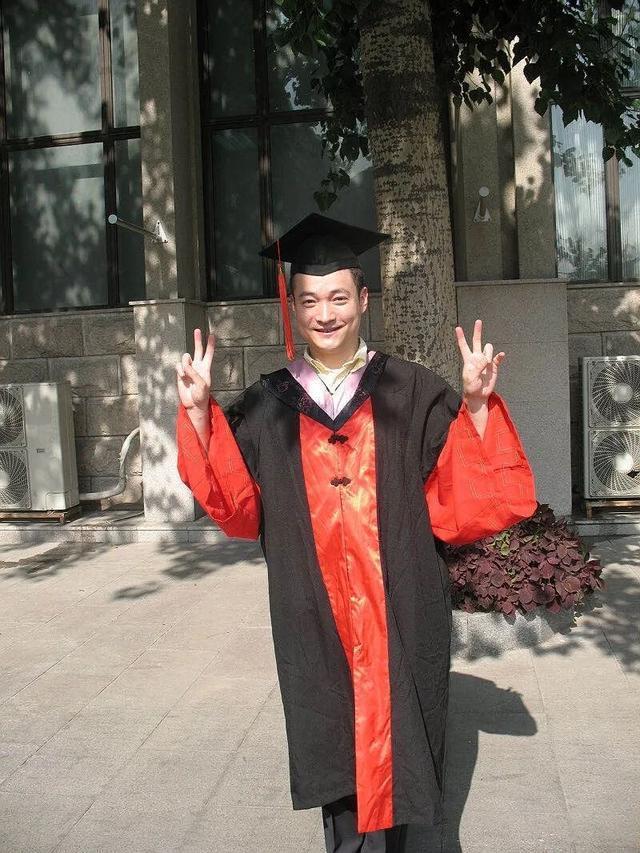 喻恩泰与妻子是神仙眷侣，为何42岁的他还被指控“骚扰”女星？