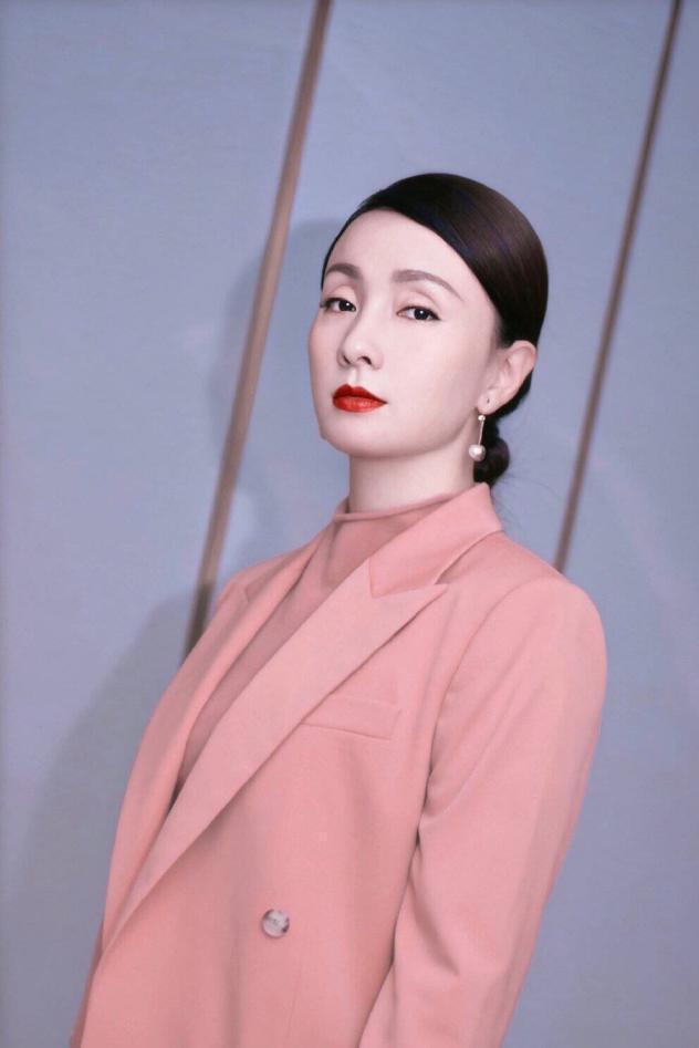 过了40岁的女人,多尝试这3种“发型”,看着显年轻还有气质