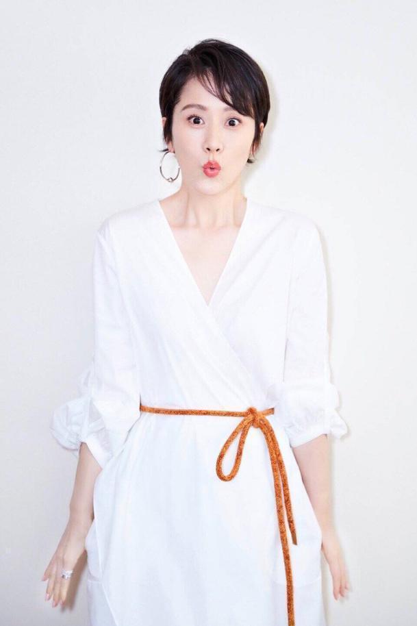 过了40岁的女人,多尝试这3种“发型”,看着显年轻还有气质