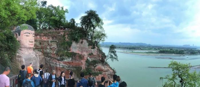 乐山大佛被修缮成“小鲜肉”？ 景区：网传图片应被处理过