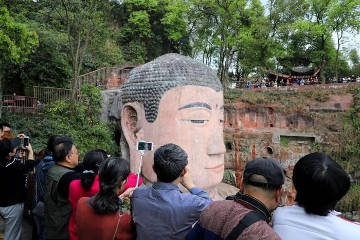 乐山大佛被修缮成“小鲜肉”？ 景区：网传图片应被处理过