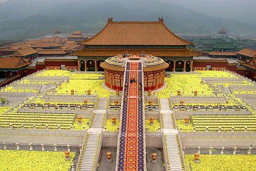 满城尽带黄金甲是描写的哪个季节