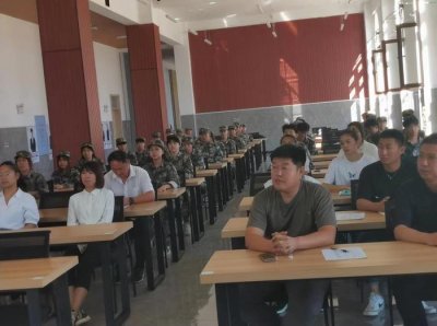 ​社团招新（我校召开学生会纳新会议）