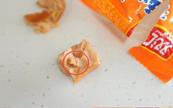 双汇火腿肠吃出异物怎么处理(双汇玉米热狗肠吃出疑似牙齿状异物)(1)