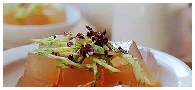 夏天到了很多人喜欢吃凉粉，教你在家做红薯凉粉，看一遍就能学会