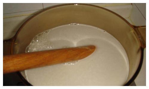 夏天到了很多人喜欢吃凉粉，教你在家做红薯凉粉，看一遍就能学会