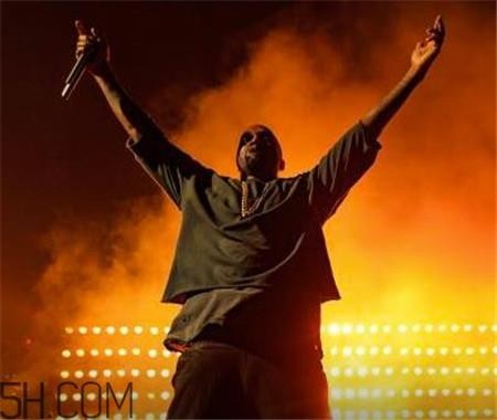 yeezy 500 desert rat纯黑配色实物什么样？