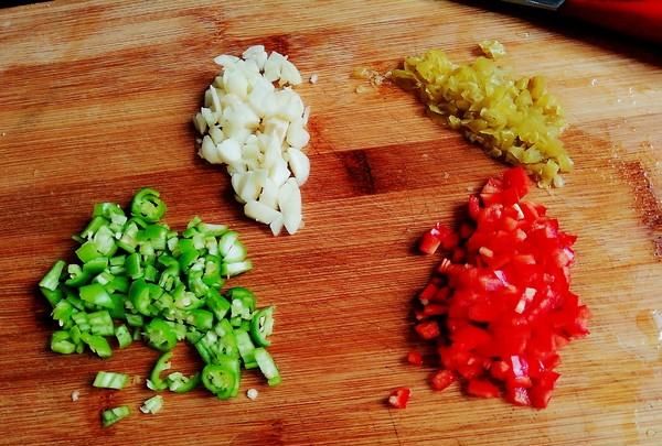 皮蛋凉拌的做法,凉拌皮蛋的简单做法图4