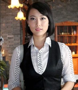 ​妈妈是皇后专业户，她却给林心如当“丫鬟”，31岁就已经被遗忘