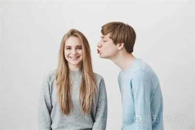 ​男朋友亲我的脸代表什么