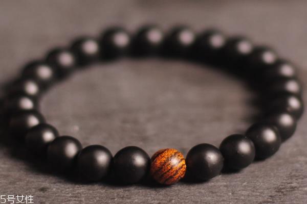 砭石手链多少钱一个 不能太贪便宜 砭石手链多少钱一个 不能太贪便宜