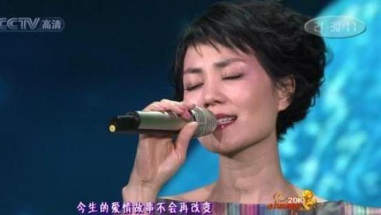 历届春晚穿帮镜头，一个比一个有趣，不知大家发现了几个？