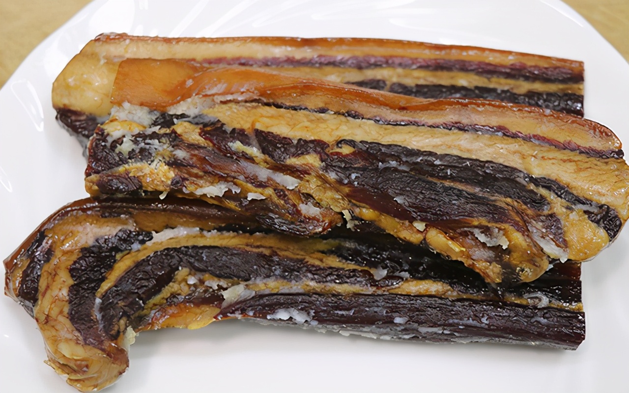 辣椒炒腊肉的做法（肥而不腻的青椒炒腊肉家常做法）