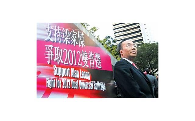 怎么去除衣服上的油渍（衣服染上的顽固油渍）