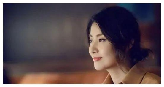 她出生豪门,经历16年爱情长跑,出道多年零绯闻,堪称人生赢家