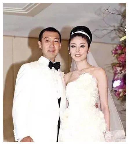 她出生豪门,经历16年爱情长跑,出道多年零绯闻,堪称人生赢家