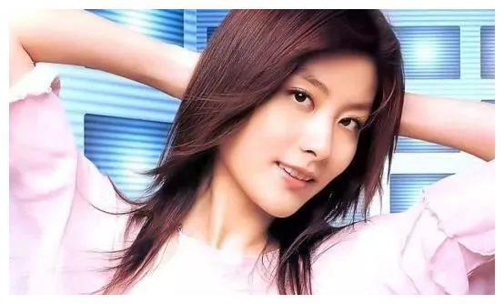 她出生豪门,经历16年爱情长跑,出道多年零绯闻,堪称人生赢家