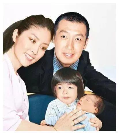 她出生豪门,经历16年爱情长跑,出道多年零绯闻,堪称人生赢家