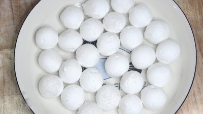 ​元宵节炸汤圆，牢记3个诀窍，汤圆不爆裂不溅油，鲜香酥脆又解馋
