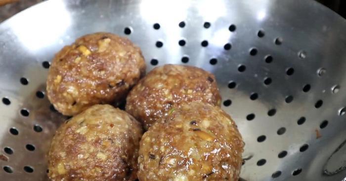 四喜丸子代表了四大喜事，味美色香做法简单，不愧是压轴菜