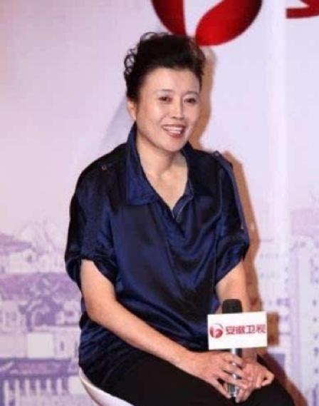 为孙红雷两次下跪，四年换两任丈夫，如今渐渐被遗忘却遁入空门！