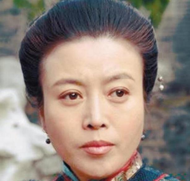 为孙红雷两次下跪，四年换两任丈夫，如今渐渐被遗忘却遁入空门！