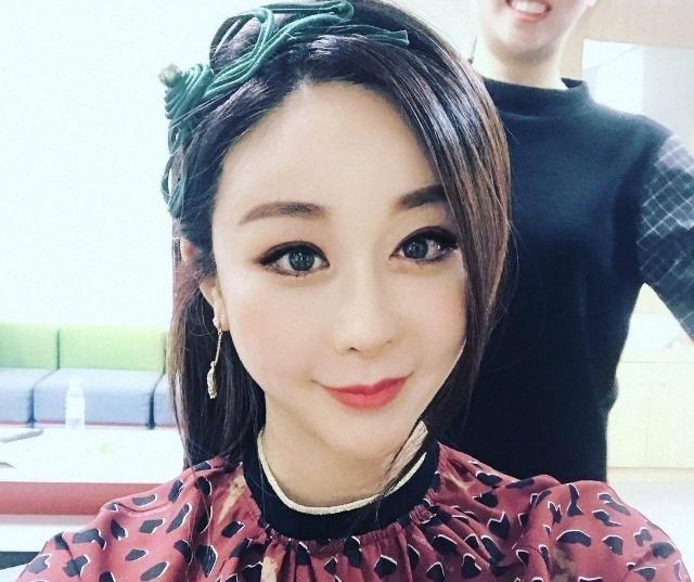 咸素媛拍完妻子的味道，微博晒大合影，陈华深受韩国大妈的喜爱！